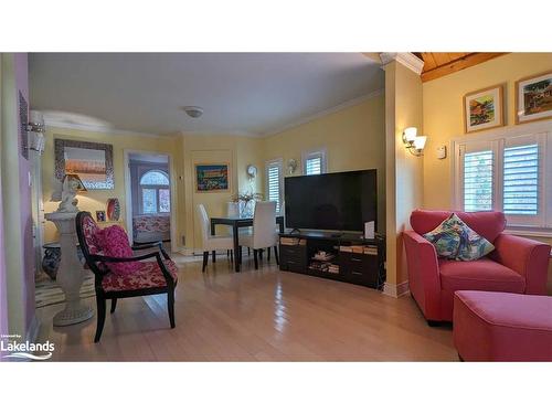 352 Tiny Beaches Road S, Tiny, ON - Indoor Photo Showing Living Room