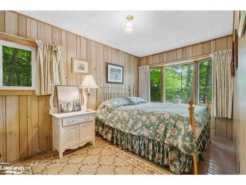 265 Mica Mine Road, Huntsville, ON - Indoor Photo Showing Bedroom