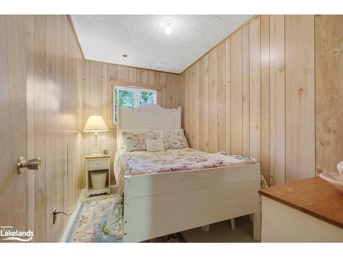 265 Mica Mine Road, Huntsville, ON - Indoor Photo Showing Bedroom