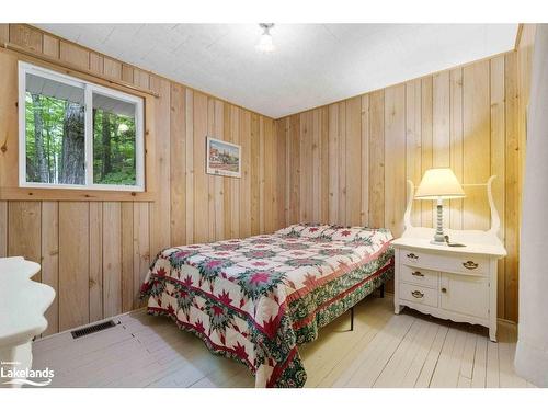 265 Mica Mine Road, Huntsville, ON - Indoor Photo Showing Bedroom