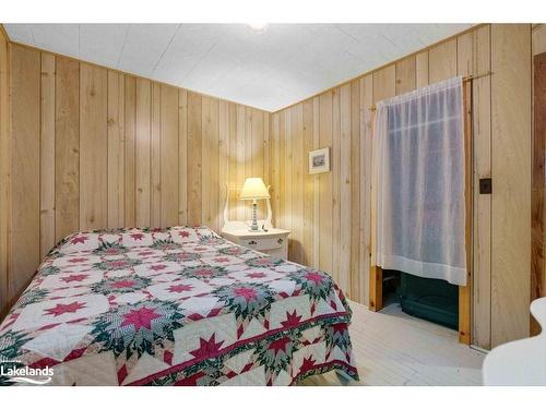 265 Mica Mine Road, Huntsville, ON - Indoor Photo Showing Bedroom