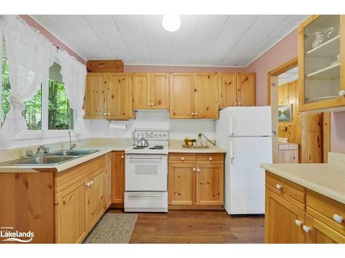 265 Mica Mine Road, Huntsville, ON - Indoor Photo Showing Kitchen With Double Sink