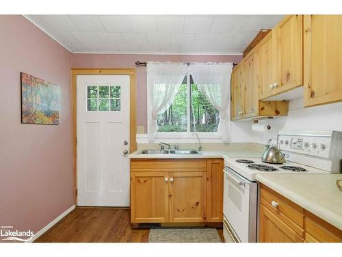 265 Mica Mine Road, Huntsville, ON - Indoor Photo Showing Kitchen With Double Sink