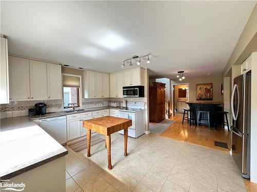 184 Brooker Boulevard, The Blue Mountains, ON - Indoor Photo Showing Kitchen