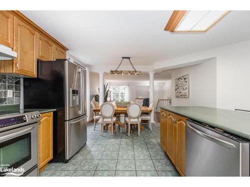 42 Felt Crescent, Barrie, ON - Indoor Photo Showing Kitchen