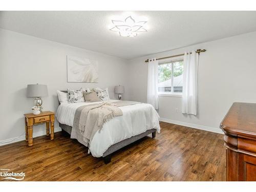 42 Felt Crescent, Barrie, ON - Indoor Photo Showing Bedroom