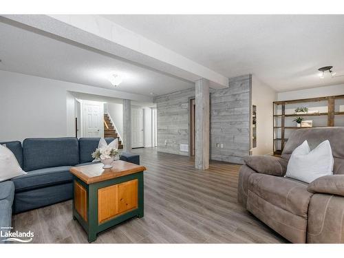 42 Felt Crescent, Barrie, ON - Indoor Photo Showing Living Room