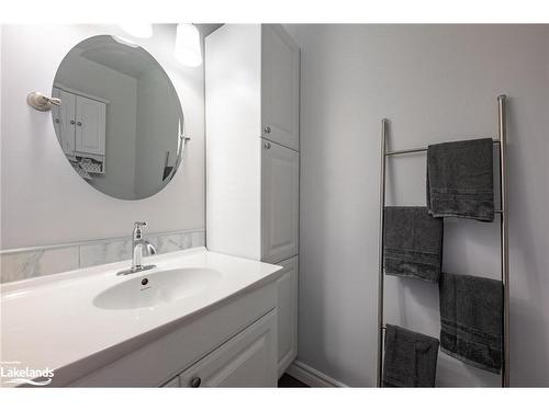 160 Griffin Street, Midland, ON - Indoor Photo Showing Bathroom