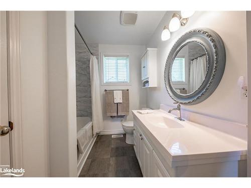 160 Griffin Street, Midland, ON - Indoor Photo Showing Bathroom