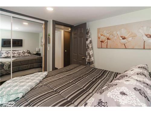 1130 Campbells Road, Bracebridge, ON - Indoor Photo Showing Bedroom