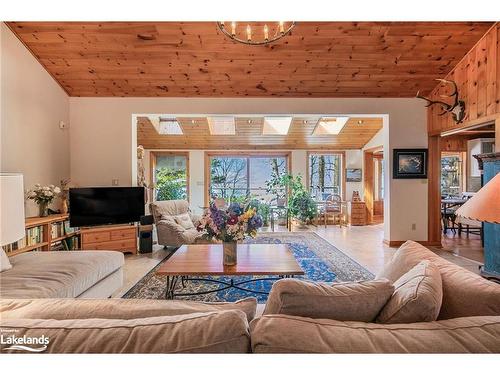 731 15 Concession W, Tiny Twp, ON - Indoor Photo Showing Living Room