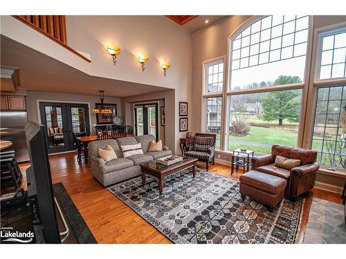 Carling 4, W10-3876 Muskoka Road 118 West, Port Carling, ON - Indoor Photo Showing Living Room