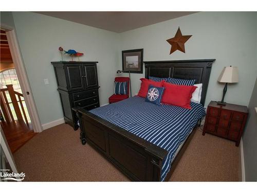 Carling 4, W10-3876 Muskoka Road 118 West, Port Carling, ON - Indoor Photo Showing Bedroom