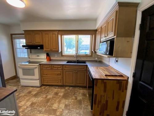 201 Point Street, Stayner, ON - Indoor Photo Showing Kitchen