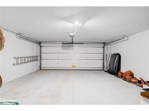 17-224 Blueski George Crescent, The Blue Mountains, ON - Indoor Photo Showing Garage