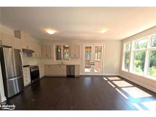 1052 Greensview Drive, Huntsville, ON - Indoor Photo Showing Kitchen With Stainless Steel Kitchen