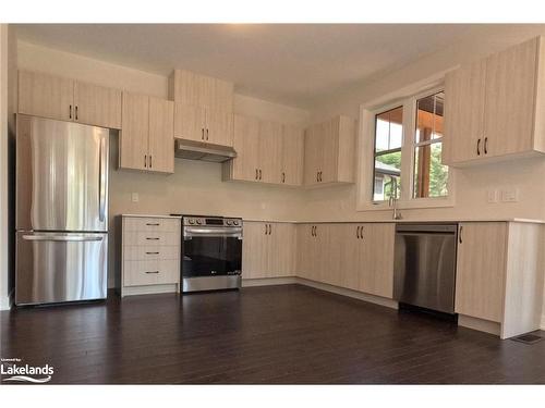 1052 Greensview Drive, Huntsville, ON - Indoor Photo Showing Kitchen With Stainless Steel Kitchen