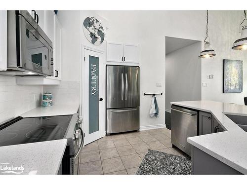 18-689616 Monterra Road, The Blue Mountains, ON - Indoor Photo Showing Kitchen With Double Sink With Upgraded Kitchen