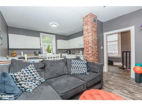 145 Mary Street, Orillia, ON - Indoor Photo Showing Living Room