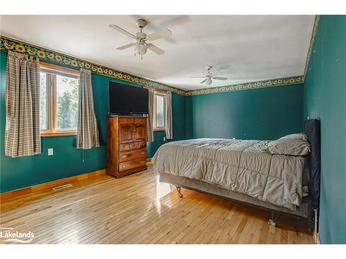 49 Third S/S Street, Tiny, ON - Indoor Photo Showing Bedroom