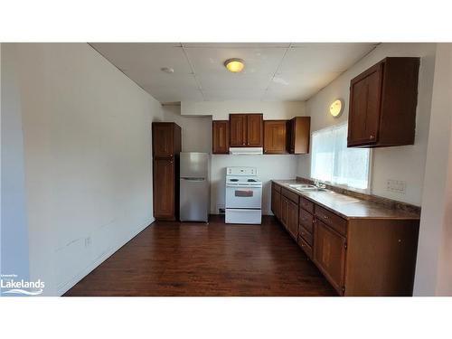 C01-280 River Road E, Wasaga Beach, ON - Indoor Photo Showing Kitchen With Double Sink