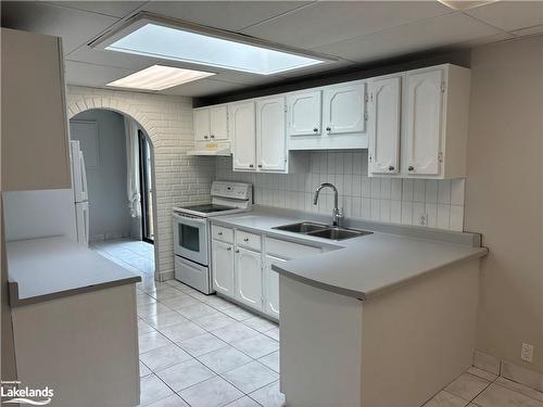 125 34Th Street N, Wasaga Beach, ON - Indoor Photo Showing Kitchen With Double Sink