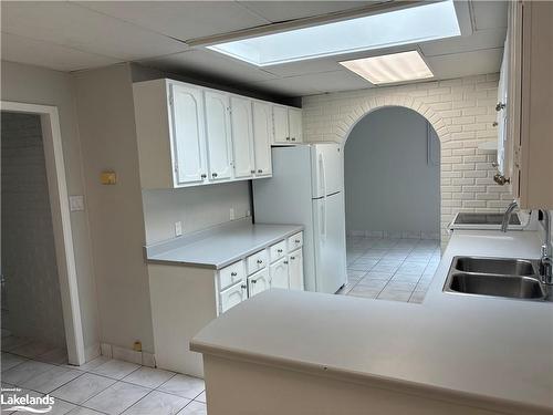 125 34Th Street N, Wasaga Beach, ON - Indoor Photo Showing Kitchen With Double Sink