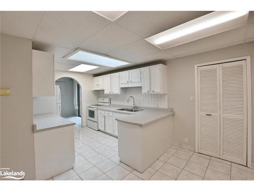 125 34Th Street N, Wasaga Beach, ON - Indoor Photo Showing Kitchen With Double Sink