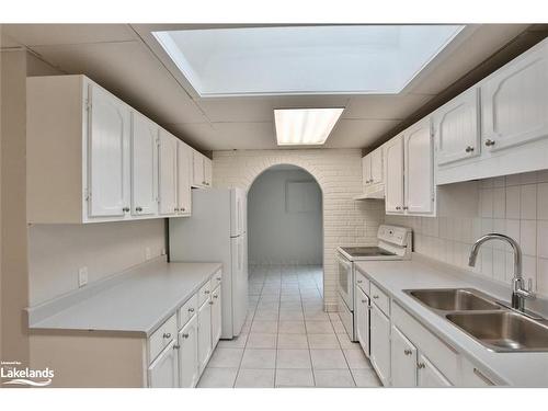 125 34Th Street N, Wasaga Beach, ON - Indoor Photo Showing Kitchen With Double Sink