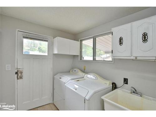 125 34Th Street N, Wasaga Beach, ON - Indoor Photo Showing Laundry Room