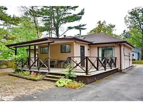 125 34Th Street N, Wasaga Beach, ON - Outdoor With Deck Patio Veranda