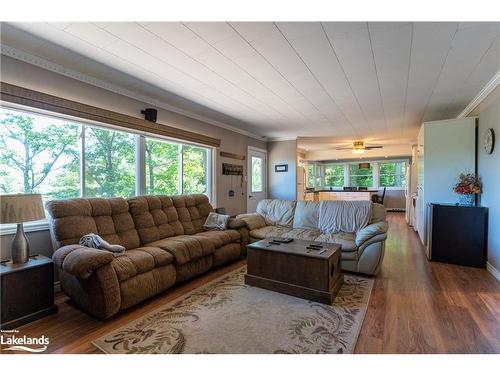 1346 Is 980/Deer Island, Georgian Bay, ON - Indoor Photo Showing Living Room