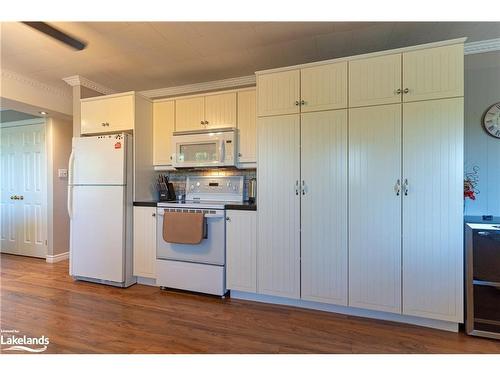 1346 Is 980/Deer Island, Georgian Bay, ON - Indoor Photo Showing Kitchen