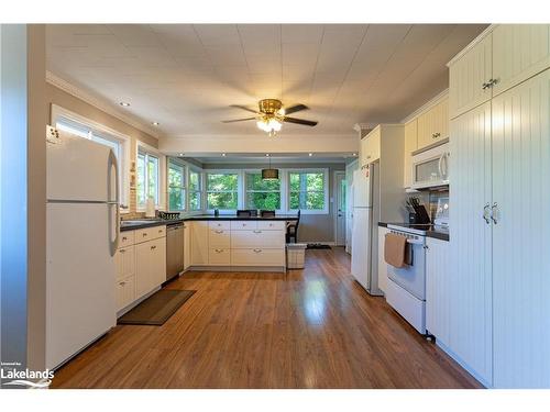 1346 Is 980/Deer Island, Georgian Bay, ON - Indoor Photo Showing Kitchen