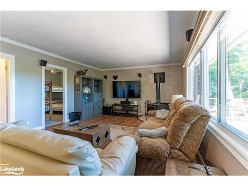 1346 Is 980/Deer Island, Georgian Bay, ON - Indoor Photo Showing Living Room