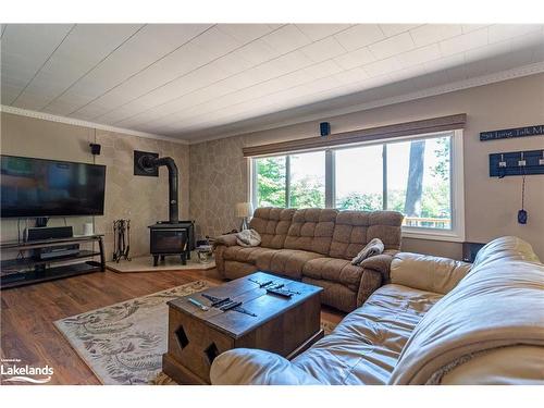 1346 Is 980/Deer Island, Georgian Bay, ON - Indoor Photo Showing Living Room With Fireplace