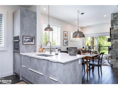 101-18 Beckwith Lane, The Blue Mountains, ON - Indoor Photo Showing Kitchen With Upgraded Kitchen