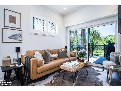 101-18 Beckwith Lane, The Blue Mountains, ON - Indoor Photo Showing Living Room