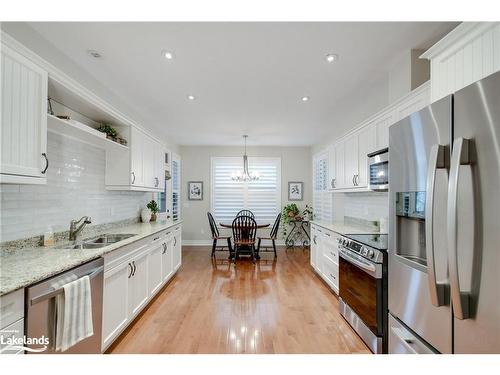 17 Gainsborough Road, Bracebridge, ON - Indoor Photo Showing Kitchen With Double Sink With Upgraded Kitchen