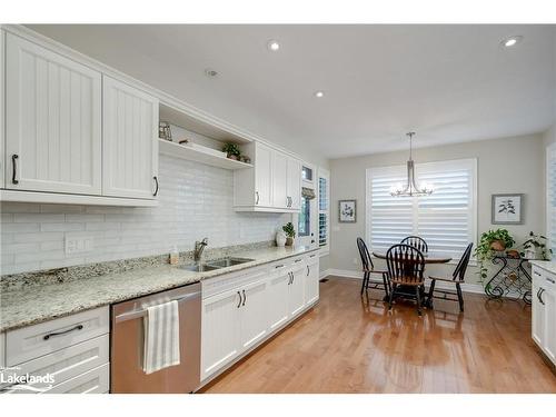 17 Gainsborough Road, Bracebridge, ON - Indoor Photo Showing Kitchen With Double Sink With Upgraded Kitchen