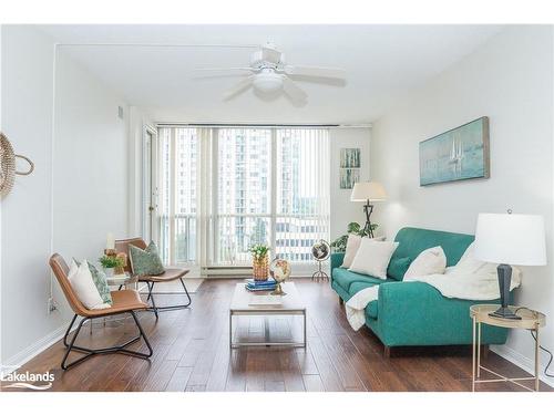 305-65 Ellen Street, Barrie, ON - Indoor Photo Showing Living Room