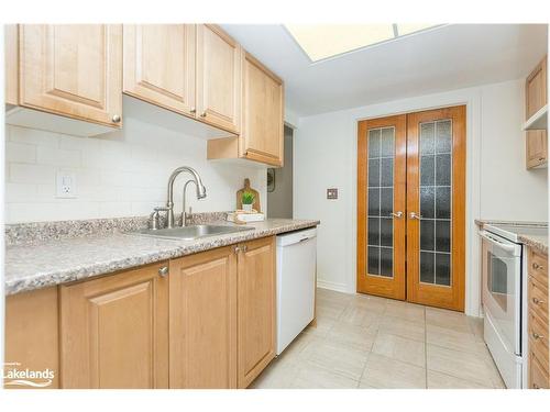 305-65 Ellen Street, Barrie, ON - Indoor Photo Showing Kitchen