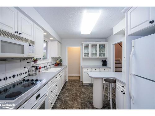 624 Manly Street, Midland, ON - Indoor Photo Showing Kitchen