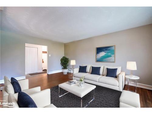 624 Manly Street, Midland, ON - Indoor Photo Showing Living Room