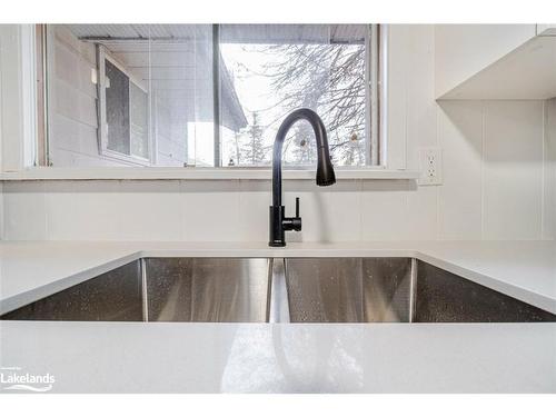 36 Northgate Road, Wasaga Beach, ON - Indoor Photo Showing Kitchen