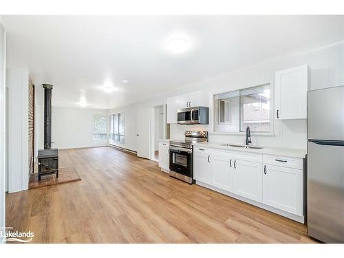 36 Northgate Road, Wasaga Beach, ON - Indoor Photo Showing Kitchen