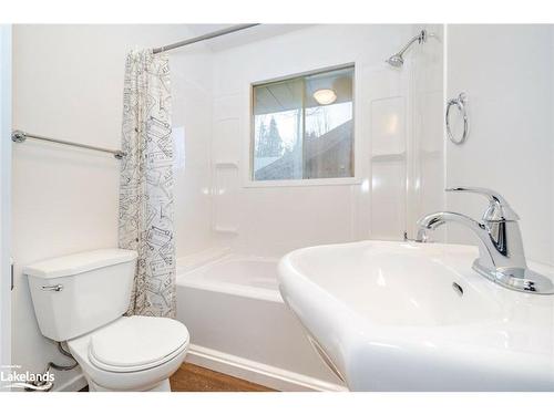 36 Northgate Road, Wasaga Beach, ON - Indoor Photo Showing Bathroom