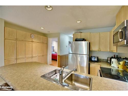 25-162 Settlers Way, The Blue Mountains, ON - Indoor Photo Showing Kitchen With Double Sink