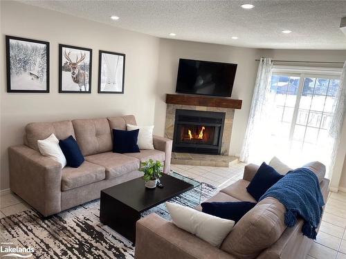 25-162 Settlers Way, The Blue Mountains, ON - Indoor Photo Showing Living Room With Fireplace