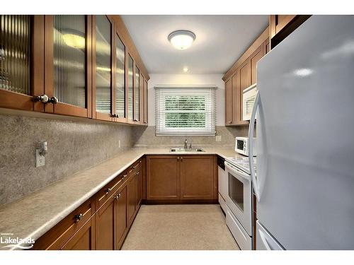 104 Ridgeview Drive, The Blue Mountains, ON - Indoor Photo Showing Kitchen